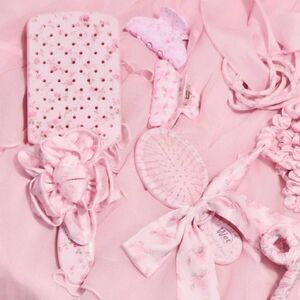 Love Shack Fancy Paddle X Wet Brush 
Detangler Hair Brush - English Ivy - Pink